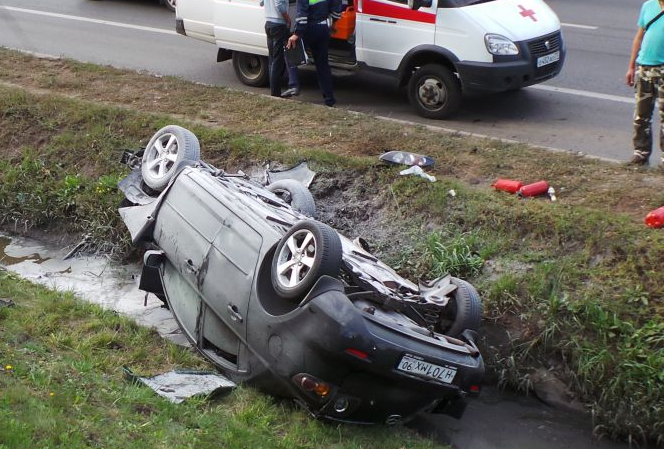 QIP Shot Screen 697 В Москве, налетев на бордюр, машину перевернуло и выбросило в кювет